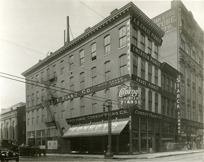 Conroy Piano Company, zuidoostelijke hoek van Elfde en Olive Streets door Unknown